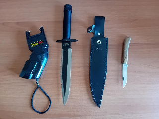 Agugliano - Fermati con Stun Gun e due coltelli, denunciati due giovani